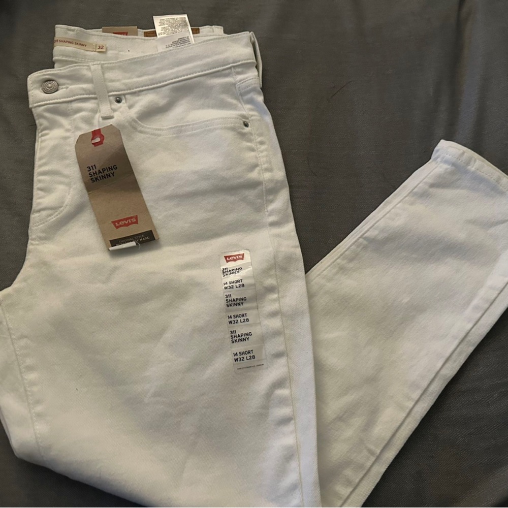 White Levi’s Jeans
